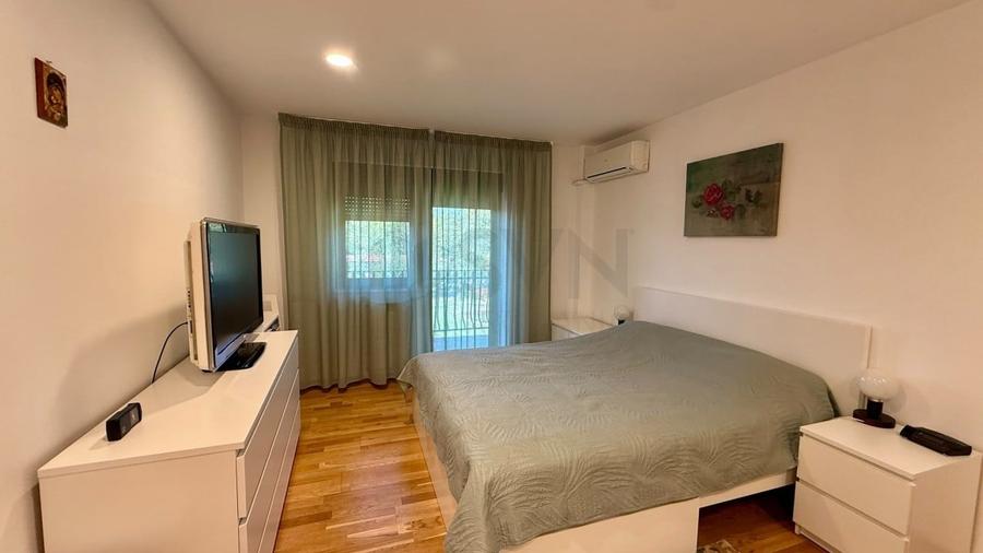 Casă individuală cu 10 camere cu Piscina în Nord