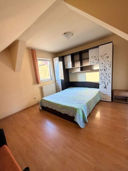 Apartament cu 3 camere decomandat în Exterior Vest