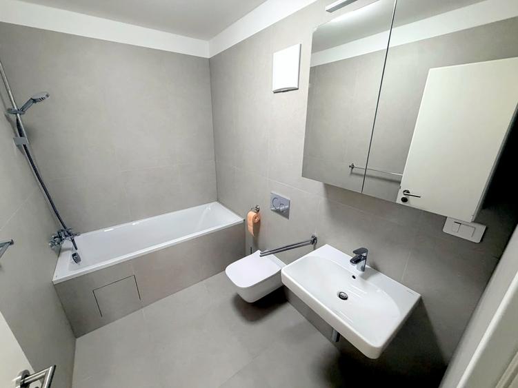 Apartament cu 3 camere semidecomandat în Central
