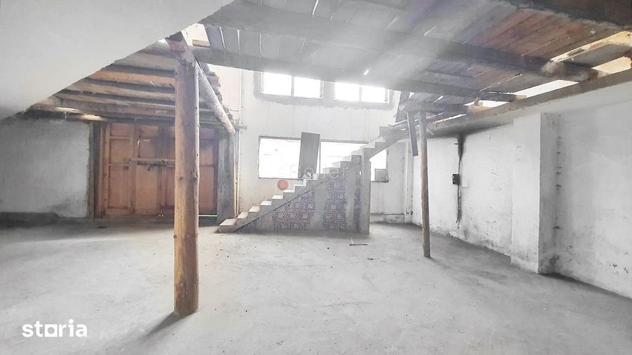 Spațiu comercial, de 1,600 mp, în Râșnov