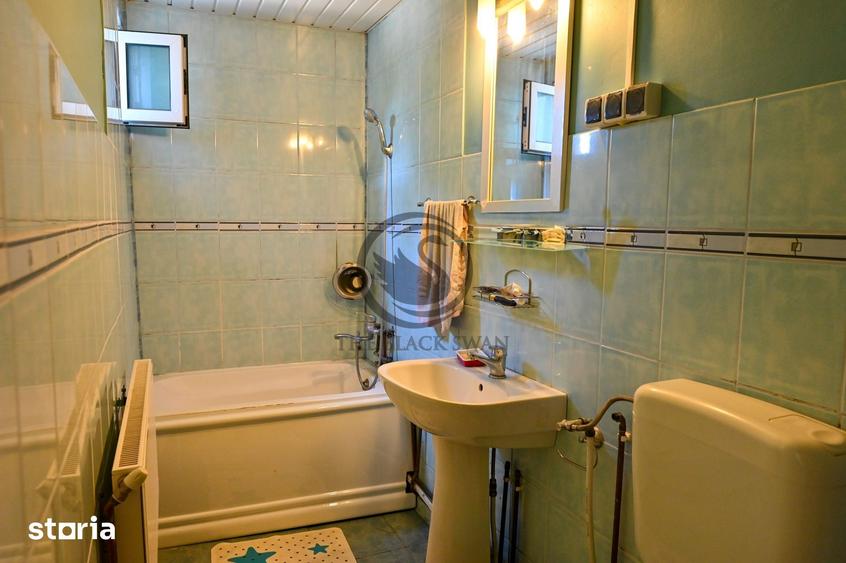 Casă cu 7 camere cu Teren 432 Mp în Vest