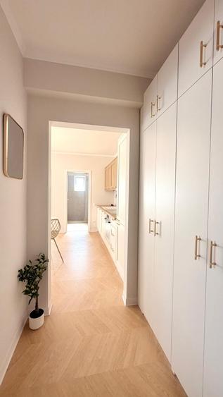 Apartament cu 3 camere semidecomandat, mobilat în Florești