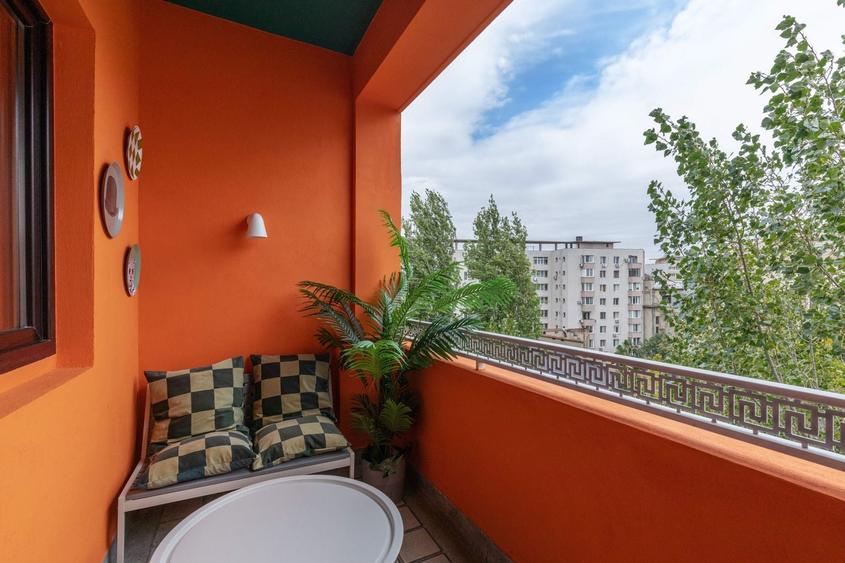 Apartament cu 4 camere, mobilat în P-ța Universității