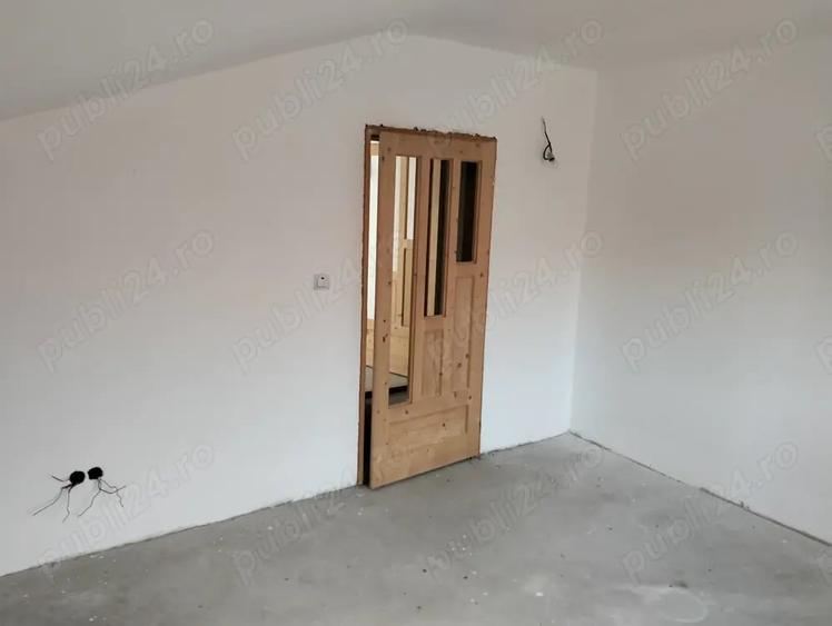 Casă cu 3 camere cu Teren 983 Mp în Peciu Nou