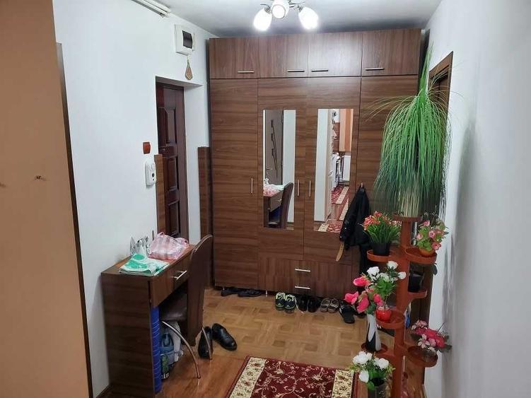 Apartament cu 3 camere decomandat în Petros