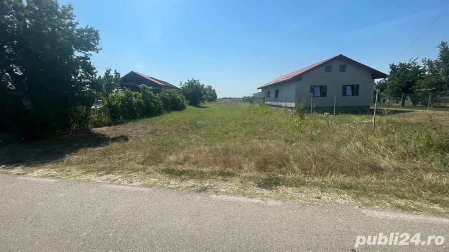 Teren de 2585 mp, în Icoana