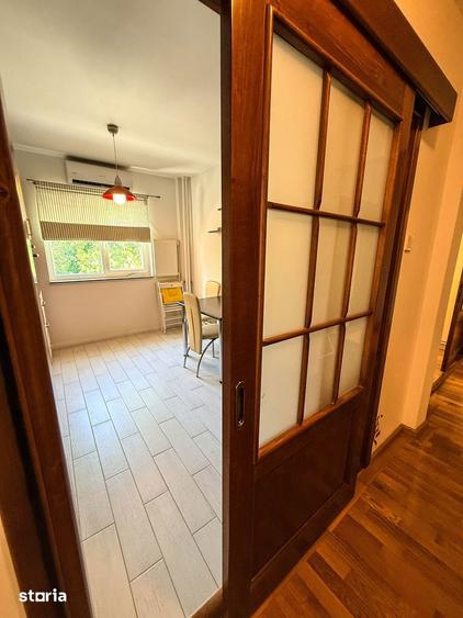 Apartament cu 3 camere decomandat în Vitan