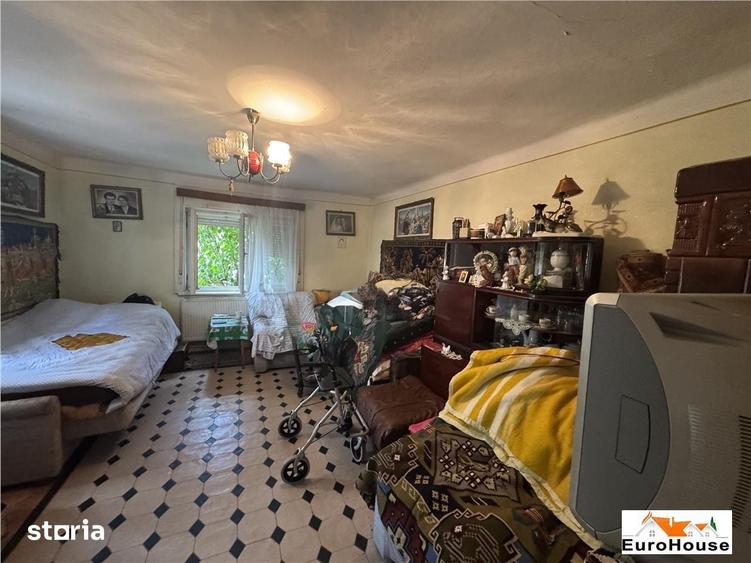 Casă cu 2 camere cu Teren 1000 Mp în Central