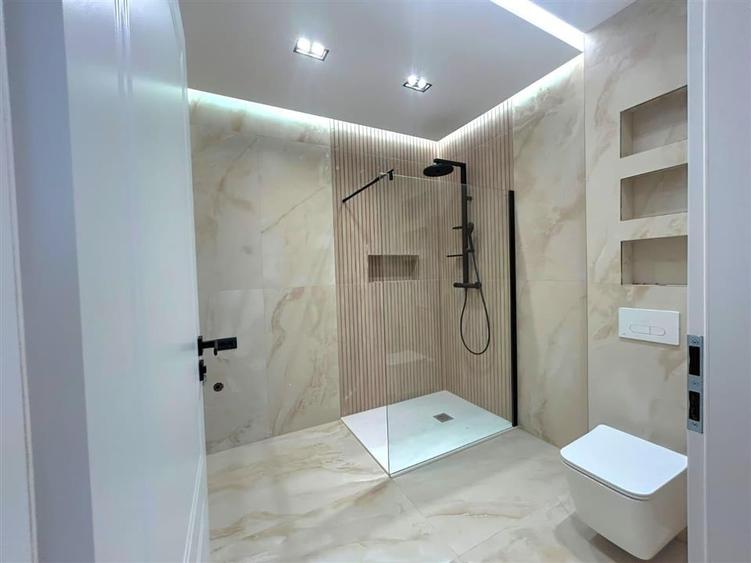 Apartament cu 3 camere semidecomandat în Burdujeni