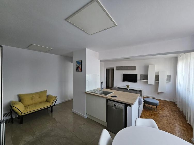 Apartament cu 3 camere semidecomandat, mobilat în Ultracentral