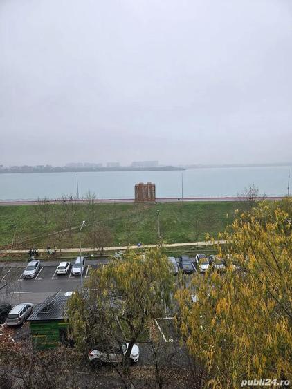Apartament cu 3 camere decomandat în Crângași