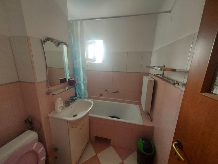 Apartament cu 2 camere semidecomandat în Horea