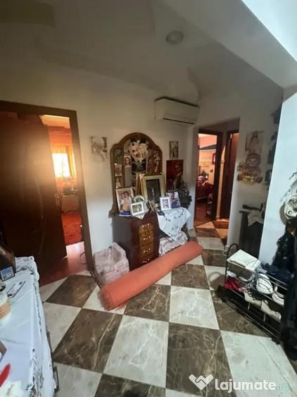 Apartament cu 4 camere decomandat, mobilat în Poarta 6
