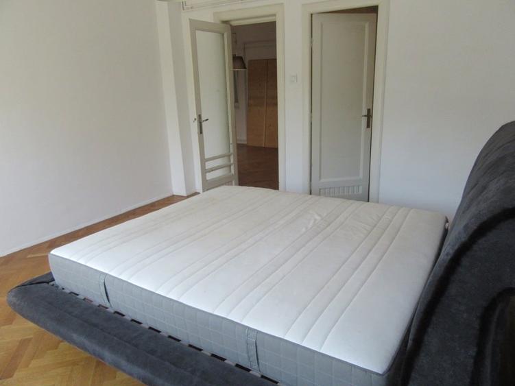 Apartament cu 3 camere semidecomandat, mobilat în Calea Victoriei