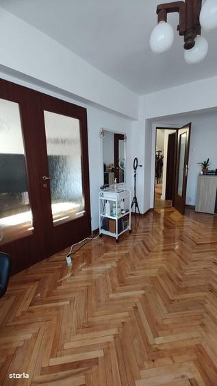 Apartament cu 4 camere în Central