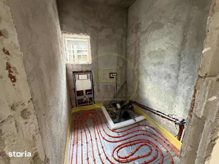 Casă cu 5 camere cu Teren 500 Mp în Malu Mare