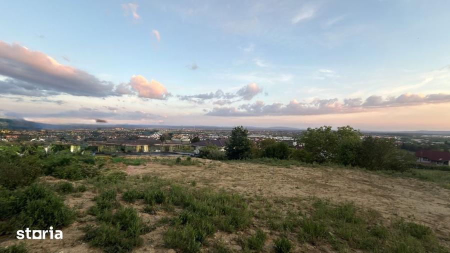 Teren de 1090 mp, în Valea Borcutului