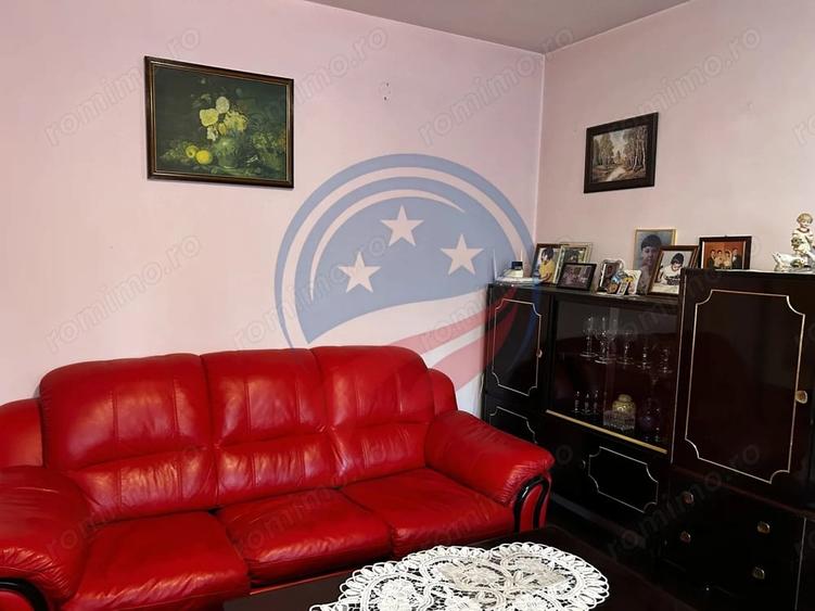 Apartament cu 3 camere decomandat în Siloz