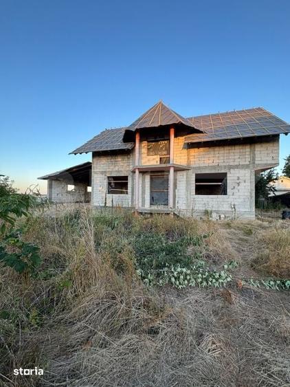 Casa la rosu, 280 mp, teren 1.400 mp, zona Udesti - 3