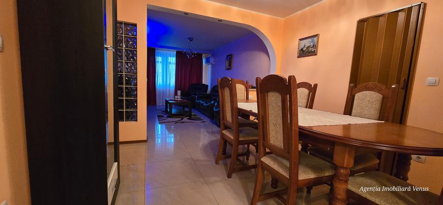 Apartament cu 4 camere decomandat în Central