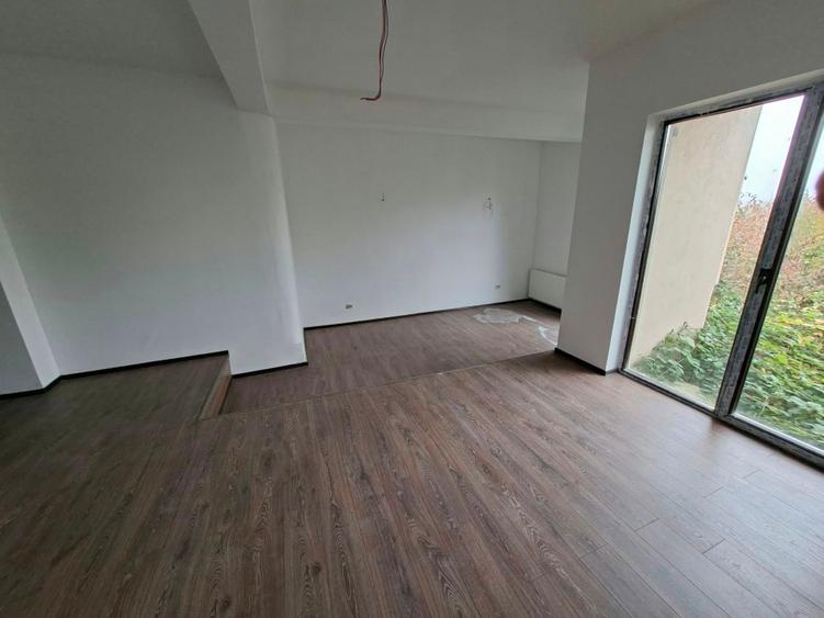 Casă individuală cu 5 camere cu Teren 270 Mp în Corbeanca