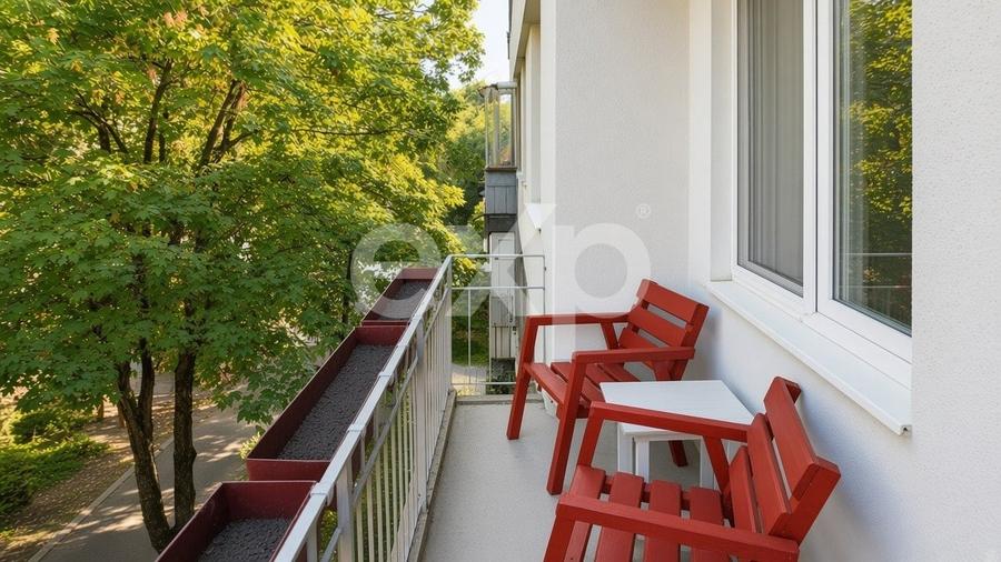 Apartament cu 3 camere decomandat în Medicină