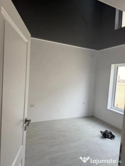 Casă cu 4 camere cu Teren 300 Mp în Malu Mare