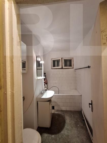 Apartament cu 3 camere semidecomandat, mobilat în Lugoj