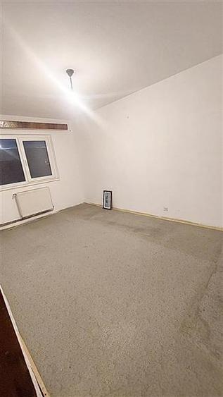 Apartament cu 4 camere semidecomandat în Centrul Civic