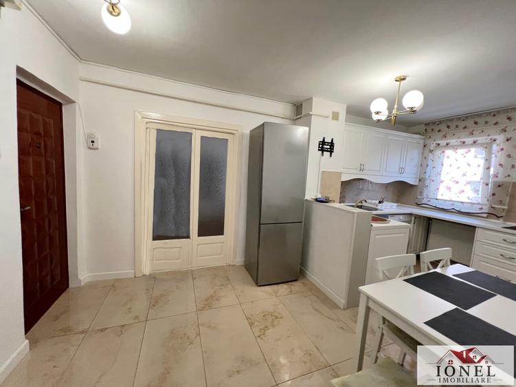 Apartament cu 3 camere decomandat în Cetate