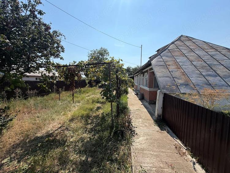 Casă cu 4 camere cu Teren 580 Mp în Zănești