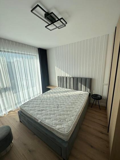 Apartament cu 4 camere semidecomandat, mobilat în Central