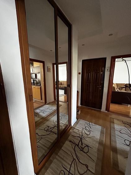 Apartament cu 2 camere decomandat în Micro 20