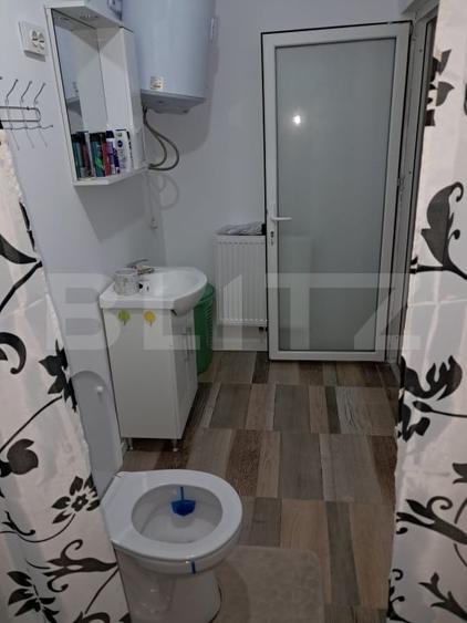 Casă individuală cu 6 camere cu Canalizare în Variaș