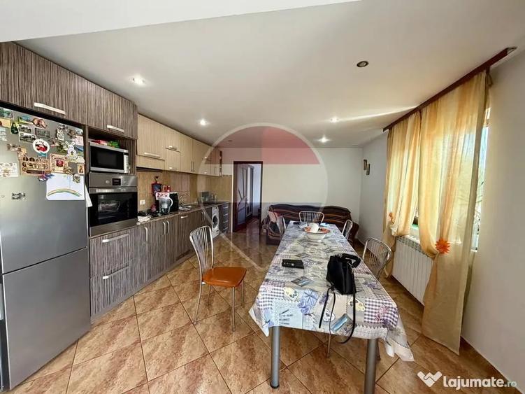 Casă cu 4 camere cu Teren 720 Mp în Vânători