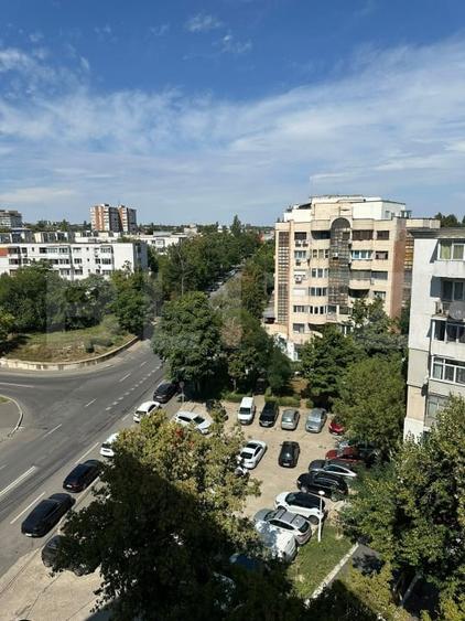 Apartament cu 3 camere circular, mobilat în Faleză