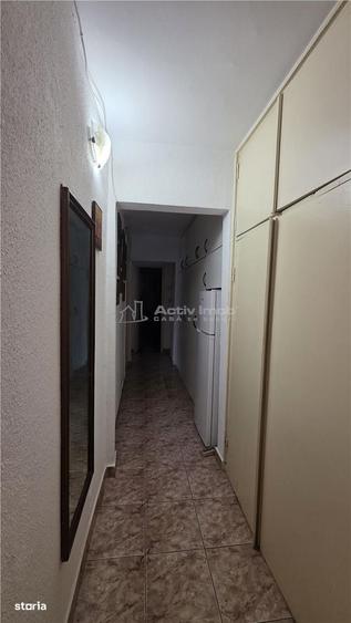 Apartament cu 3 camere decomandat în Valea Rosie