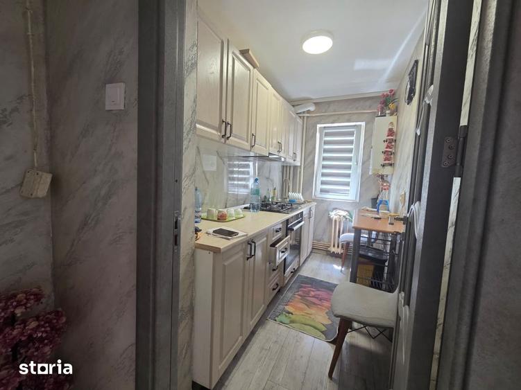 Apartament cu 3 camere decomandat în Mircea cel Bătrân