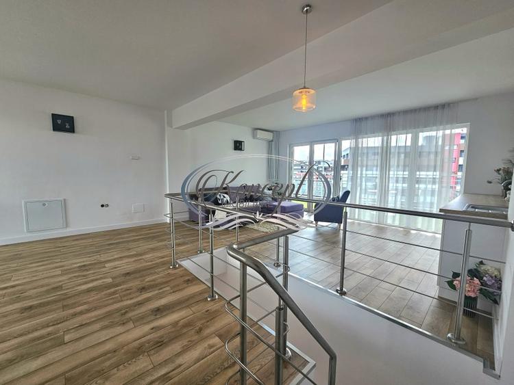 Apartament cu 5 camere semidecomandat, mobilat în Bună Ziua