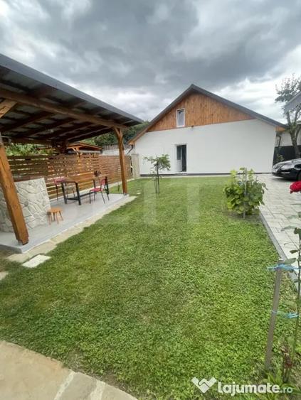 Casă cu 3 camere cu Teren 3500 Mp în Central