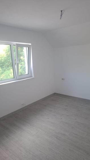 Casă cu 3 camere în Ștefănești