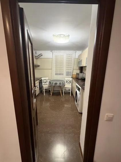Apartament cu 3 camere decomandat în Drumul Taberei