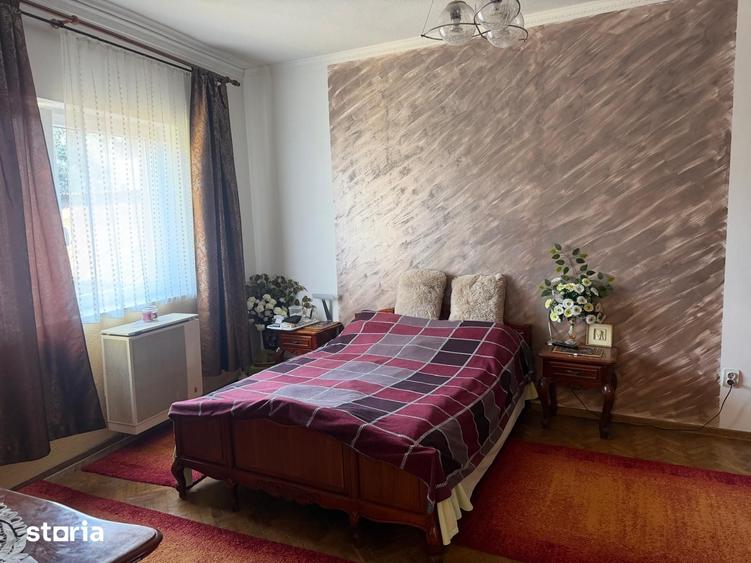 Casă cu 5 camere cu Teren 500 Mp în Titulescu