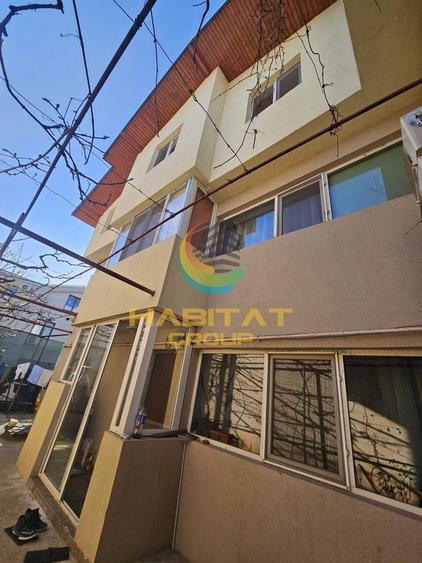 Casă individuală cu 7 camere cu Canalizare în Vitan