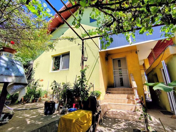 Casă individuală cu 3 camere cu Canalizare în Dâmbul Rotund