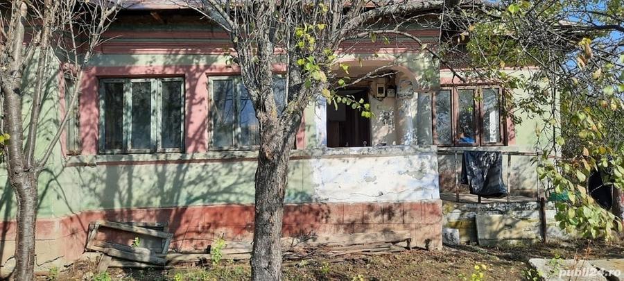 Casă cu 3 camere cu Teren 1300 Mp în Central