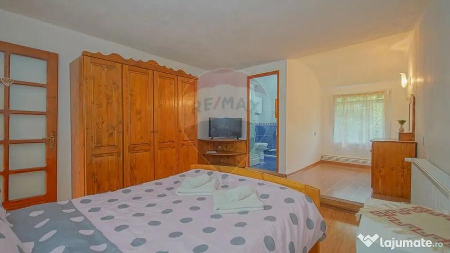 Casă cu 7 camere cu Teren 800 Mp în Purcăreni