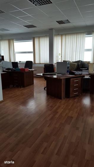 Spațiu comercial, de 1,700 mp, în Nord
