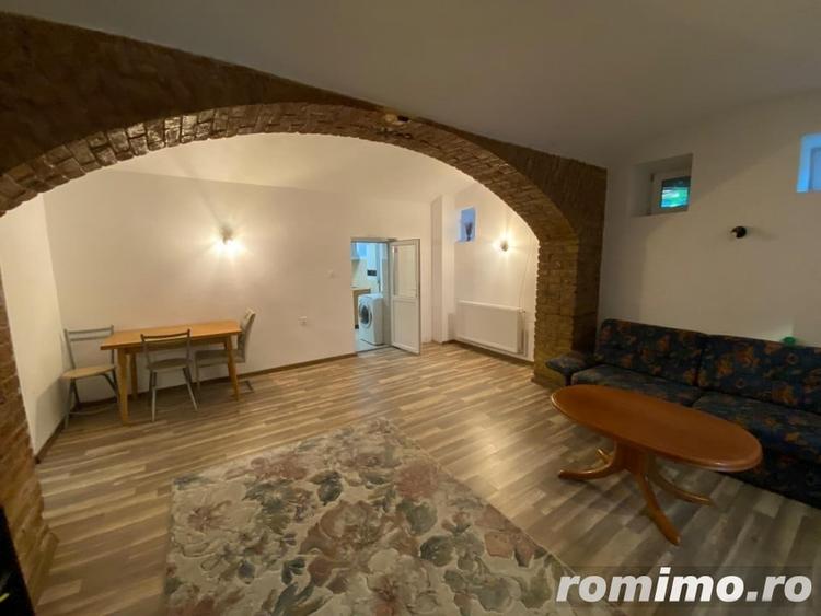 Apartament cu 2 camere semidecomandat în Sub Arini