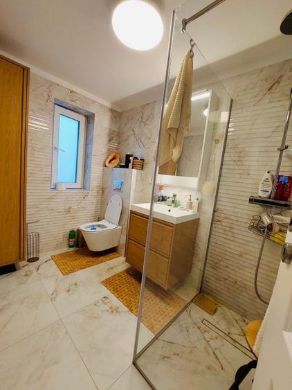 Casă individuală cu 5 camere cu Canalizare în Dobroești